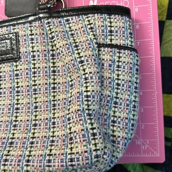 Coach Tweed Shoulder Bag with Black Trim - Picture 15 of 16